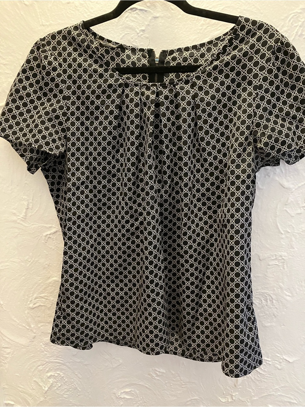 Spense Black and White Geometric Short-Sleeve Top